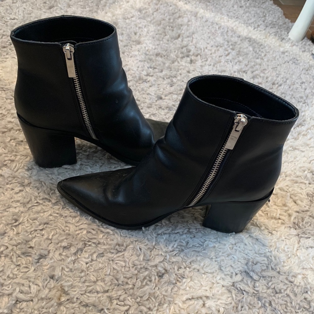 NORI POINTED TOE BLACK BOOTIES